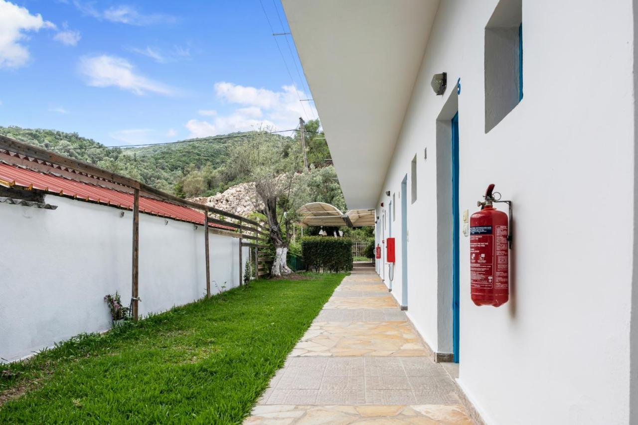 Oceanis Rooms Mikros Gialos Exterior photo